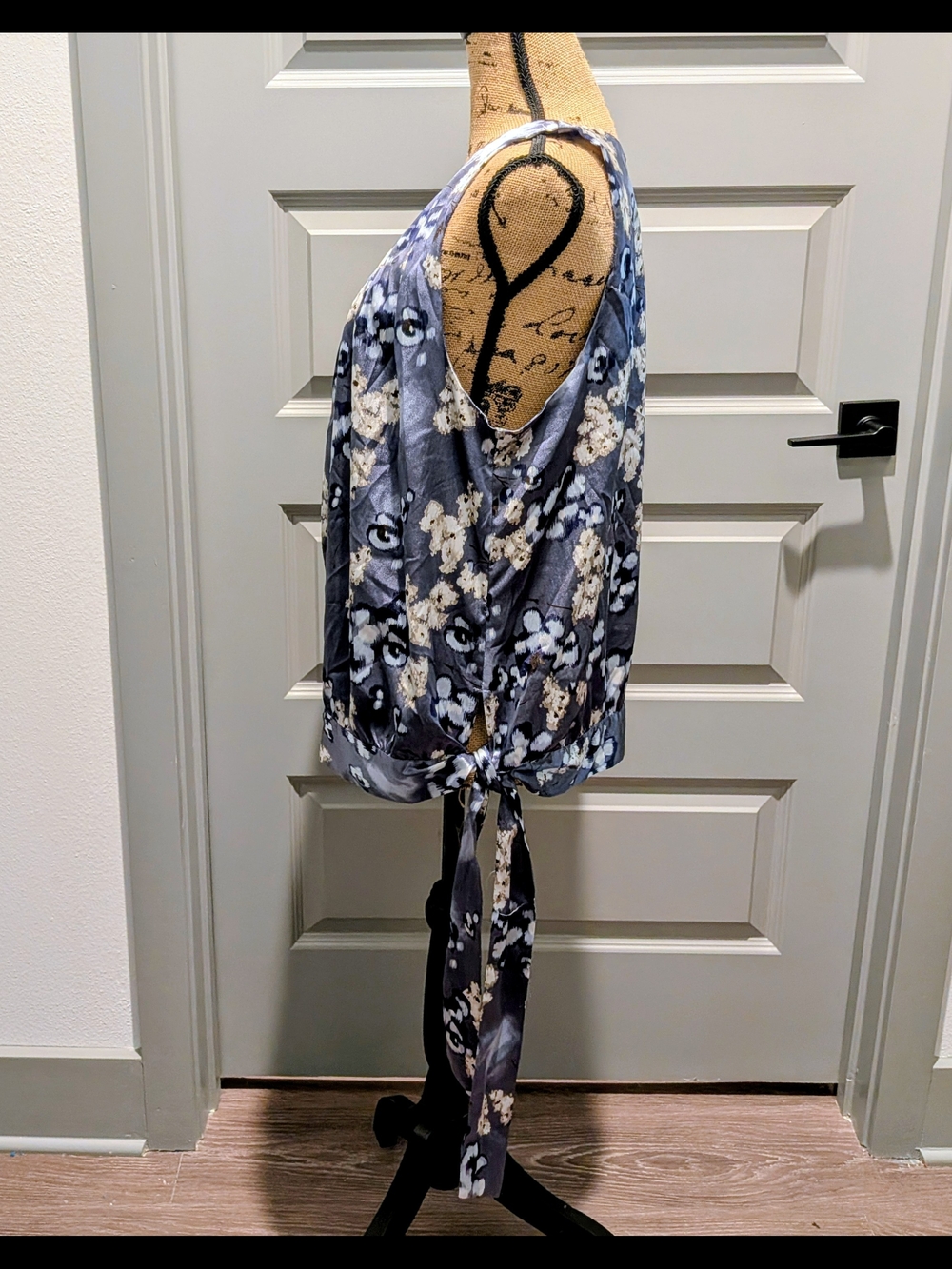Apt. 9 Blue and Cream Floral Pleated Neck Sleeveless Top - Picture 2 of 4